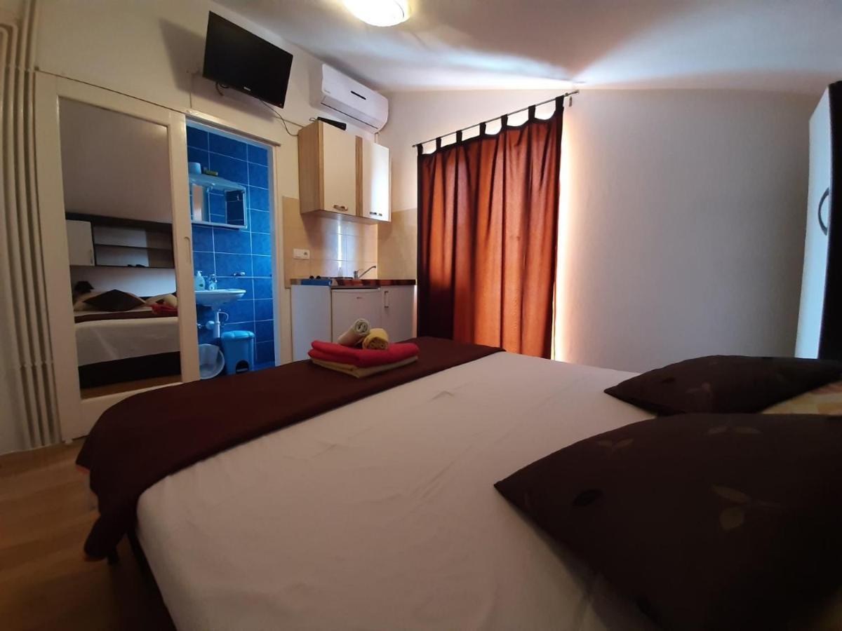 Apartments & Rooms Milena 沃迪切 外观 照片